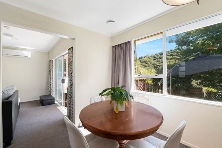 Photo of property in 42a Hicks Close, Whitby, Porirua, 5024