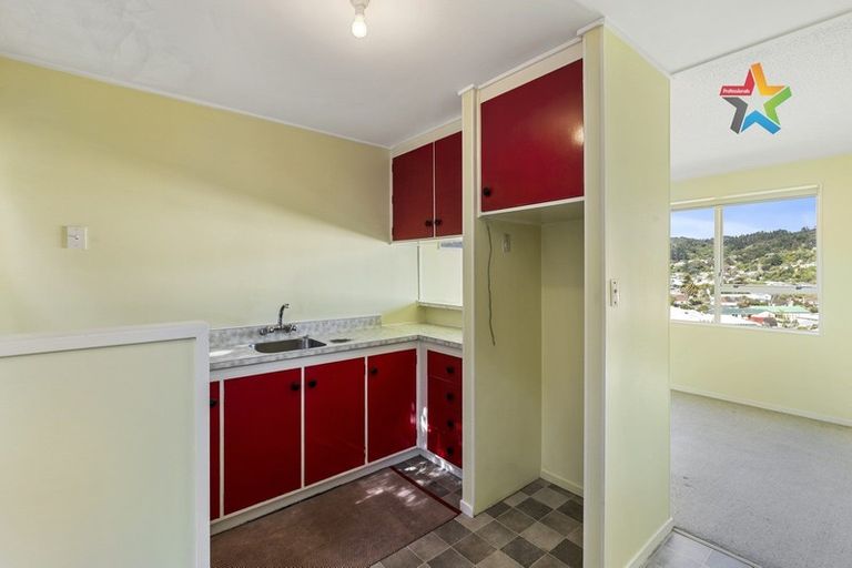 Photo of property in 1/15a Glen Road, Stokes Valley, Lower Hutt, 5019