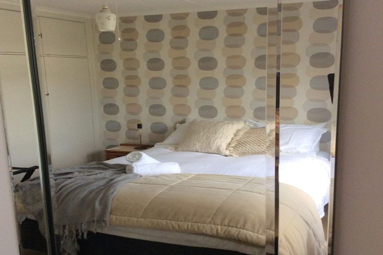 Photo of property in 5 Pendarves Street, New Plymouth, 4310