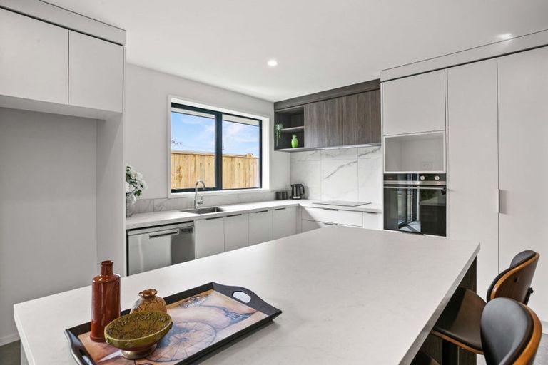 Photo of property in 2b Sandel Rise, Merrilands, New Plymouth, 4312