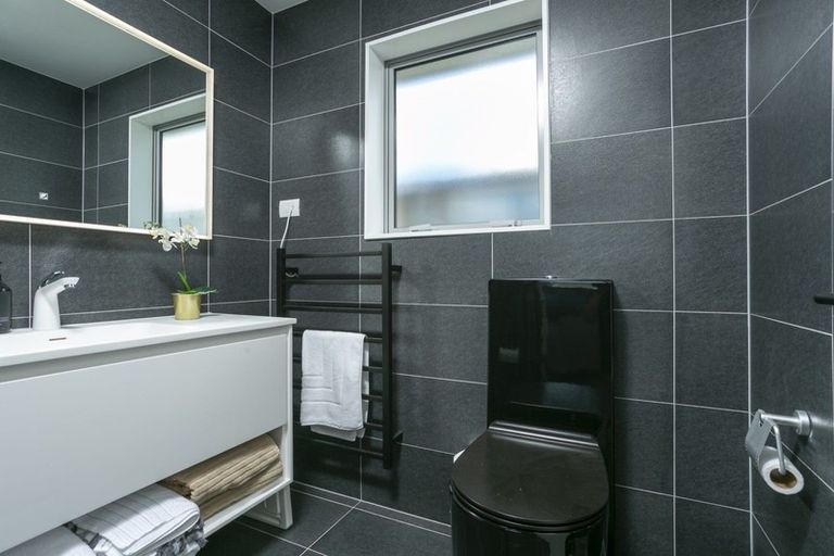 Photo of property in 81a Deep Creek Road, Waiake, Auckland, 0630