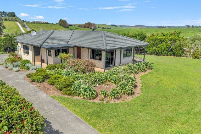 Photo of property in 13 Taipa View Road, Taipa, 0483