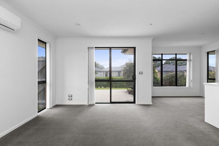 Photo of property in 30 Edgeview Crescent, Fitzroy, Hamilton, 3206