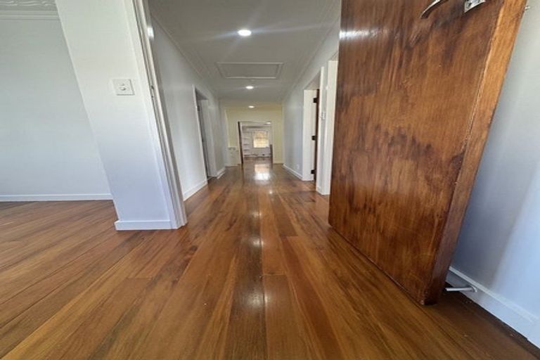 Photo of property in 211 Sturges Road, Henderson, Auckland, 0612