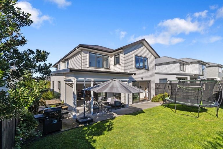 Photo of property in 10 Onekura Street, Red Beach, 0932