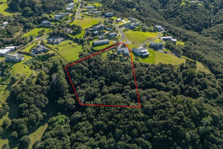 Photo of property in 16 Tironui Place, Whitianga, 3510