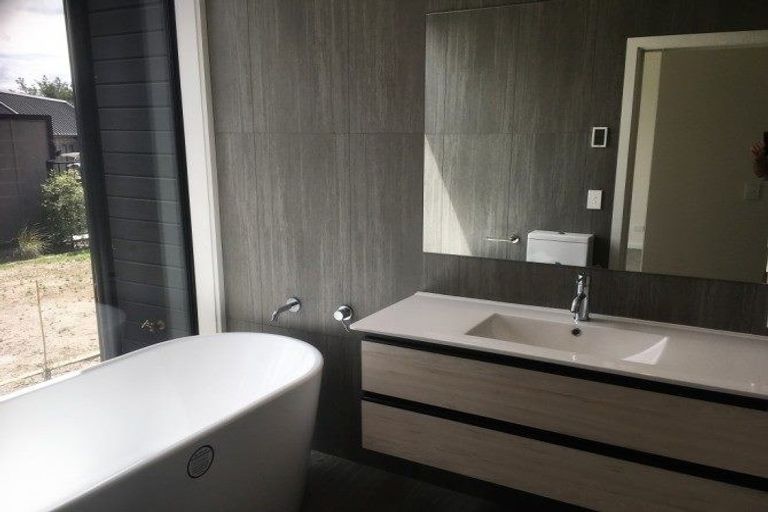 Photo of property in 4 Kotuku Lane, Jacks Point, Queenstown, 9371