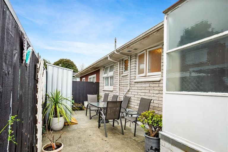 Photo of property in 2/36a Lincoln Road, Henderson, Auckland, 0610