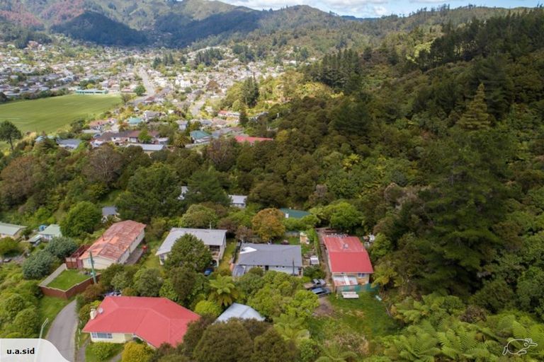 Photo of property in 11 Gribble Grove, Stokes Valley, Lower Hutt, 5019