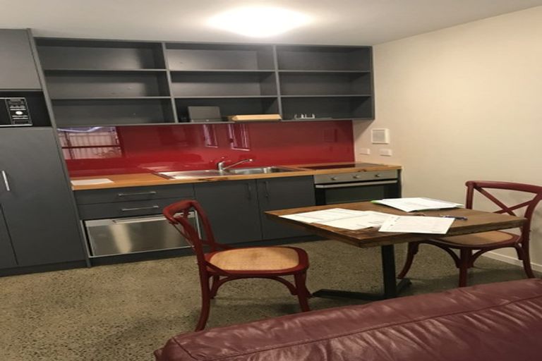 Photo of property in 33 Grove Road, Addington, Christchurch, 8024