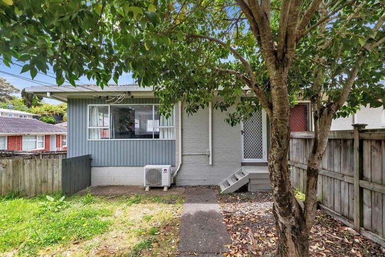 Photo of property in 2/42 Sheridan Drive, New Lynn, Auckland, 0600