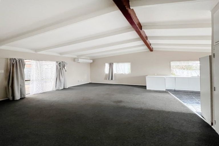 Photo of property in 20 Thornlow Street, Glendene, Auckland, 0602