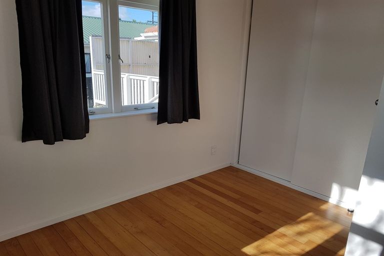 Photo of property in 176 Beach Haven Road, Beach Haven, Auckland, 0626