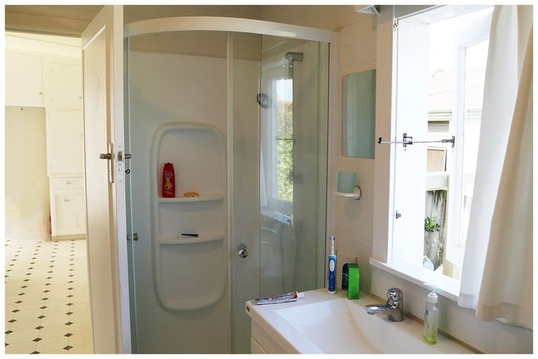 Photo of property in 4 Wolsley Avenue, Milford, Auckland, 0620