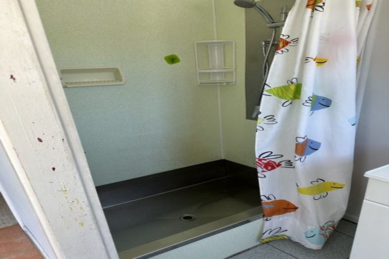 Photo of property in 1 First Avenue, Urenui, 4377