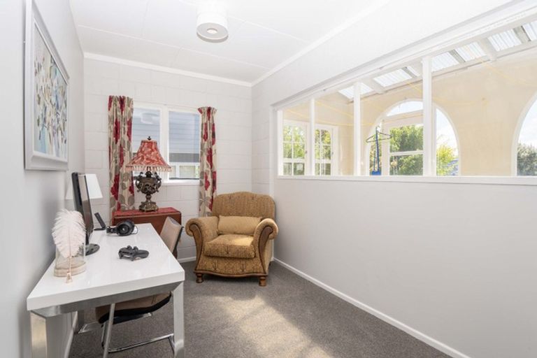 Photo of property in 52 Oriel Avenue, Tawa, Wellington, 5028