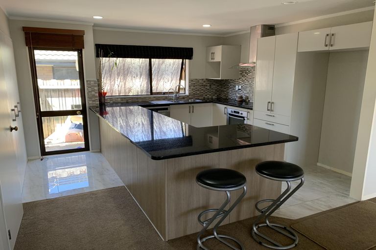 Photo of property in 19 Golfland Drive, Golflands, Auckland, 2013