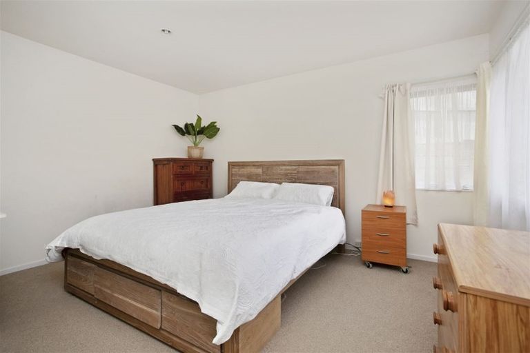 Photo of property in 58e Sunnyside Road, Sunnyvale, Auckland, 0612