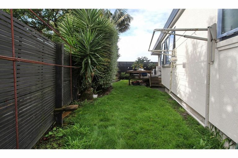 Photo of property in 23a Kervil Avenue, Te Atatu Peninsula, Auckland, 0610