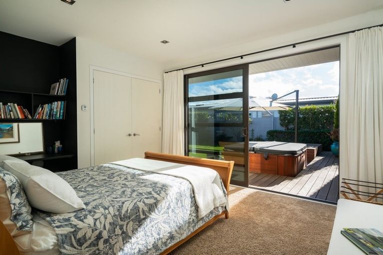 Photo of property in 9 Pukenamu Road, Rainbow Point, Taupo, 3330