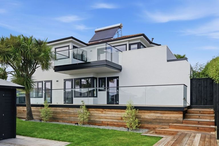 Photo of property in 5b Madeley Road, Mount Pleasant, Christchurch, 8081