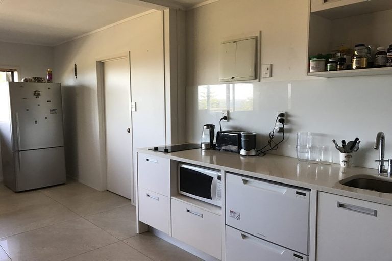 Photo of property in 86 Hadfield Street, Beach Haven, Auckland, 0626