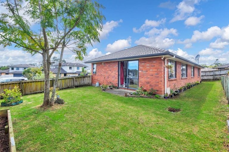 Photo of property in 20 Misty Valley Drive, Henderson, Auckland, 0612