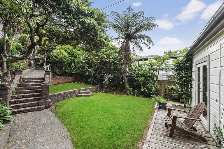 Photo of property in 35 Central Terrace, Kelburn, Wellington, 6012