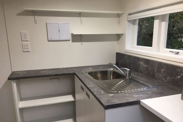 Photo of property in 1/1 Deuxberry Avenue, Northcote, Auckland, 0627