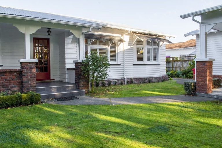 Photo of property in 44 Manapouri Crescent, Hokowhitu, Palmerston North, 4410