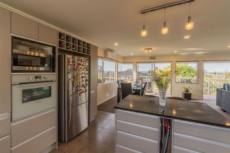 Photo of property in 4313a Great North Road, Glendene, Auckland, 0602