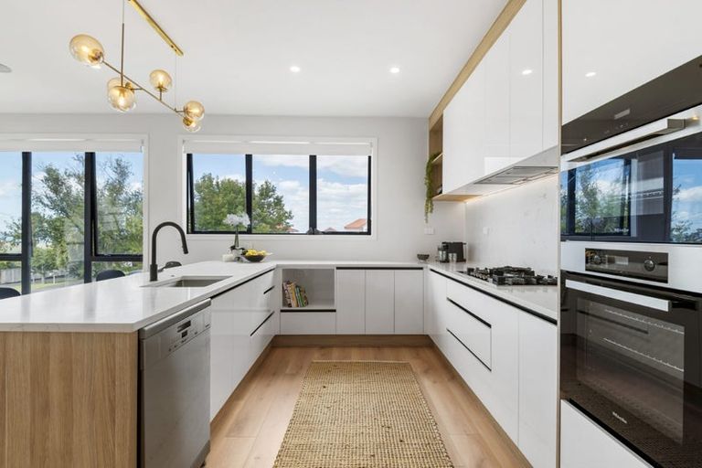 Photo of property in 43 Knights Road, Rothesay Bay, Auckland, 0630