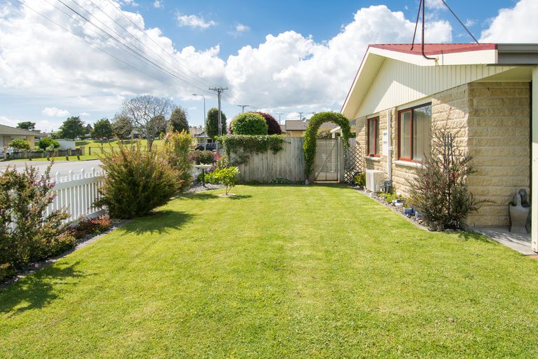 Photo of property in 17a Pemberton Crescent, Greerton, Tauranga, 3112