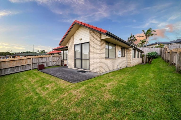 Photo of property in 1 Chardonnay Rise, Henderson, Auckland, 0612