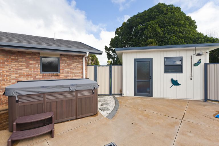 Photo of property in 16 Cairn Way, Te Kamo, Kamo, 0185