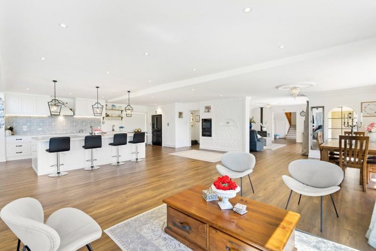 Photo of property in 105 Grassmere Road, Henderson Valley, Auckland, 0612