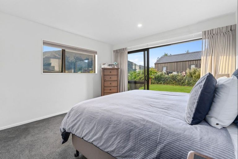 Photo of property in 5 Sarges Way, Lake Hawea, Wanaka, 9382