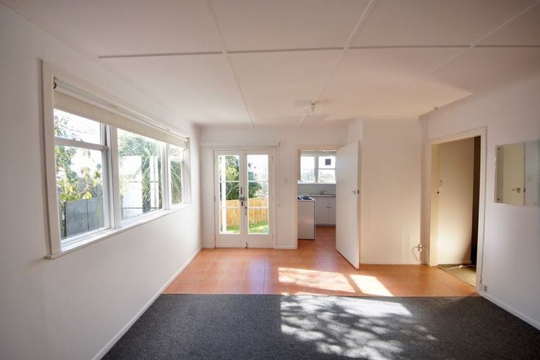 Photo of property in 49 Garden Road, Northland, Wellington, 6012