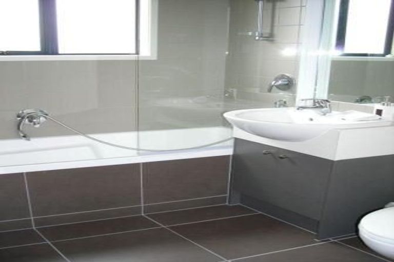 Photo of property in 33 Sonoma Crescent, Oteha, Auckland, 0632