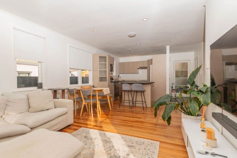 Photo of property in 39 Wharf Road, Te Atatu Peninsula, Auckland, 0610