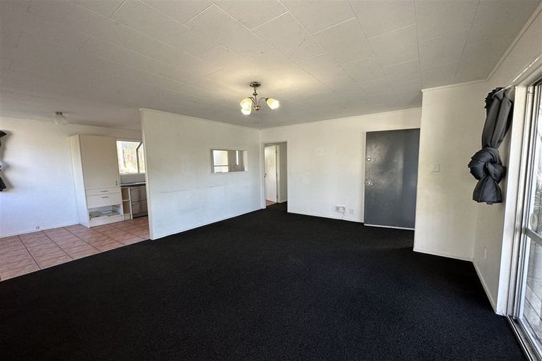 Photo of property in 10 Glenfinn Place, Massey, Auckland, 0614