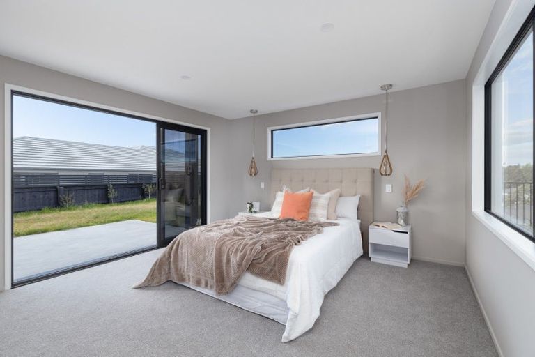 Photo of property in 2 Marsden Place, Hurworth, New Plymouth, 4310