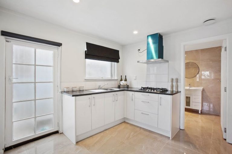 Photo of property in 32 Glenmore Road, Sunnyhills, Auckland, 2010