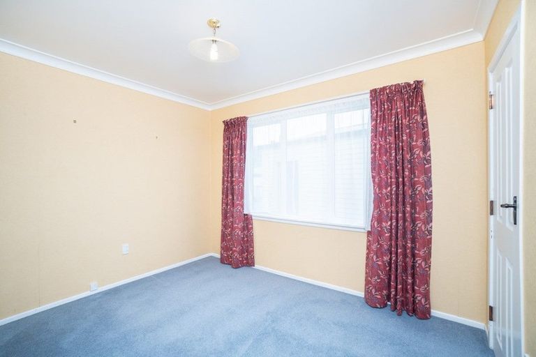 Photo of property in 12 Newcastle Street, Hokowhitu, Palmerston North, 4410