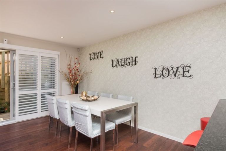 Photo of property in 6 Brownlee Place, Pukekohe, 2120