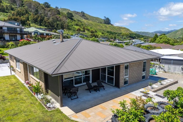 Photo of property in 5 Tauhou Place, Waikanae, 5036