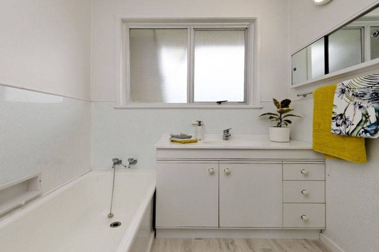 Photo of property in 12 Sunnylaw Place, Glen Eden, Auckland, 0602