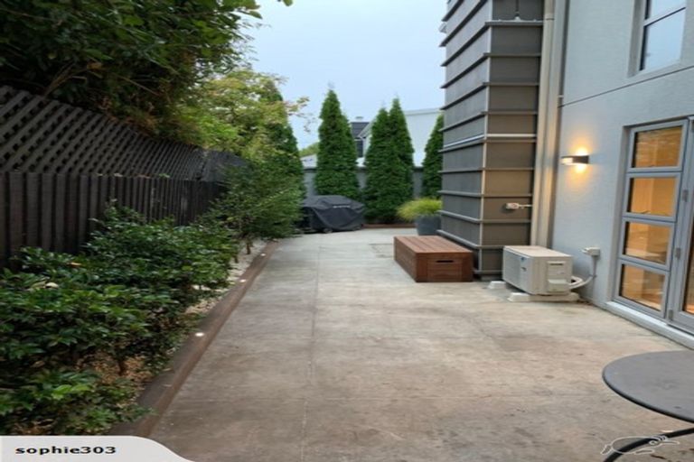 Photo of property in 128 Holly Road, St Albans, Christchurch, 8014