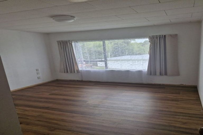 Photo of property in 2/27 Hutchinson Avenue, New Lynn, Auckland, 0600
