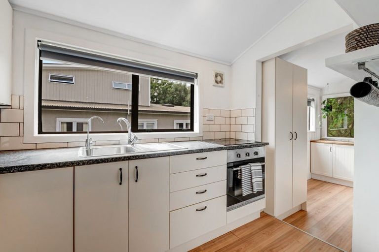 Photo of property in 48 D'oyly Drive, Stanmore Bay, Whangaparaoa, 0932